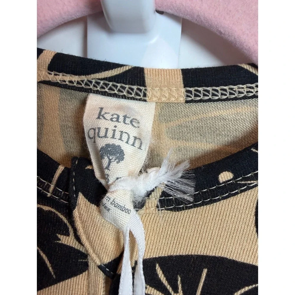 17. Kate Quinn Black Taro Leaf Long Sleeve Zipper Footie 0-3M  Tan New